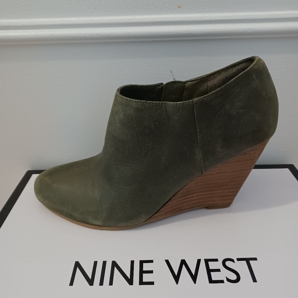 Nine West olive wedge shoes